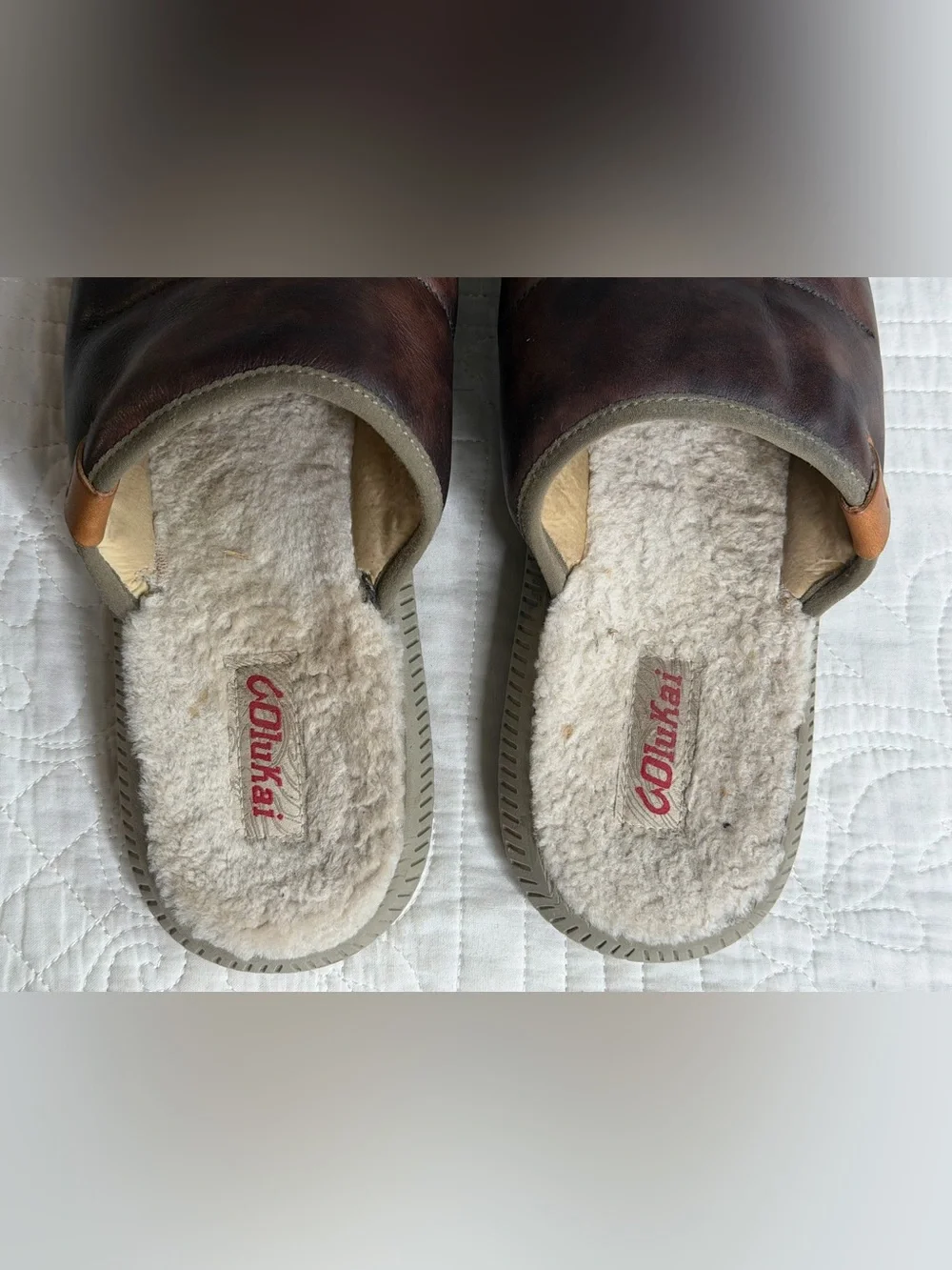 OLUKAI MUA'ILI Mens Sz 9 Dark Wood Silt Leather Slip On Shearling Mule Slippers
